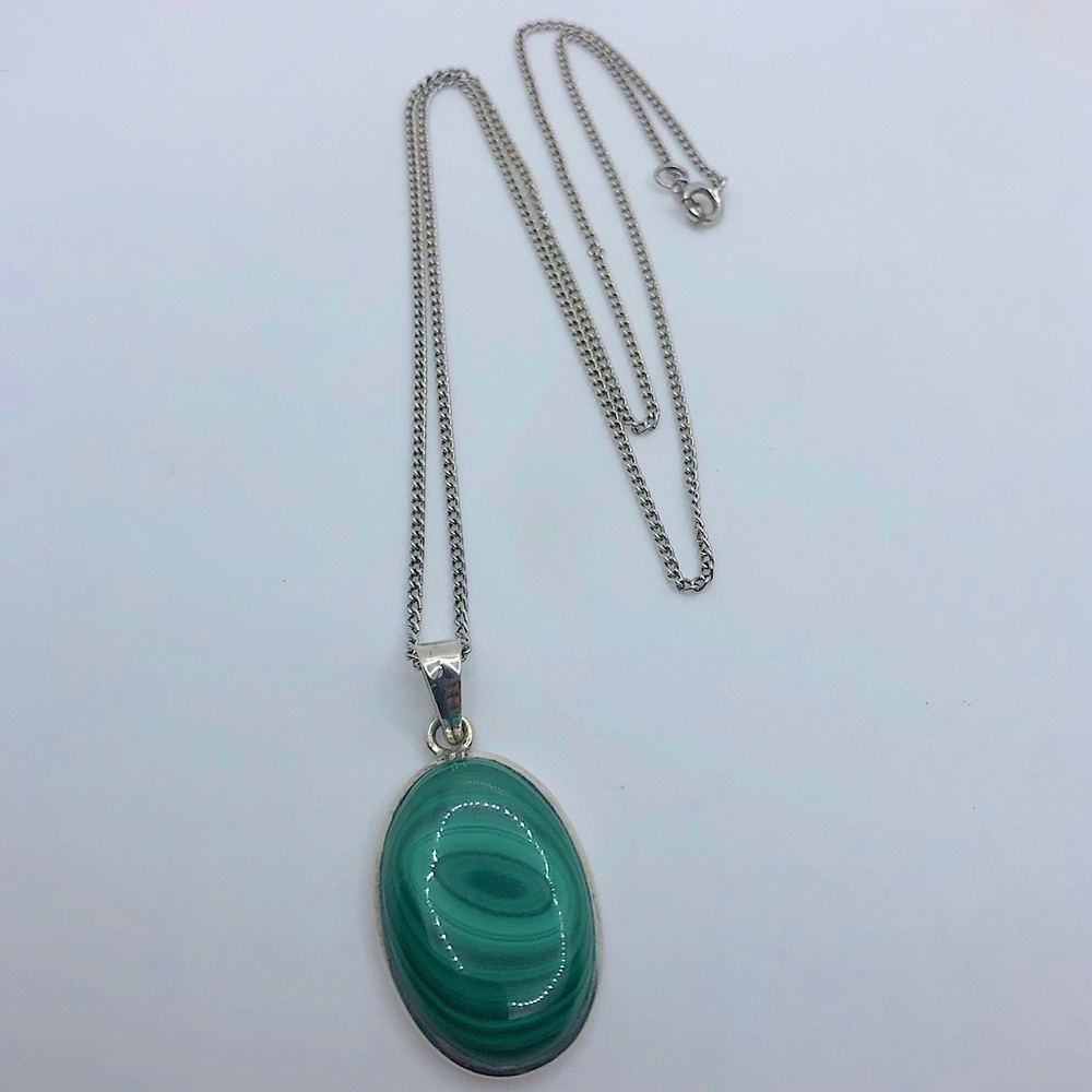 Vtg Sterling & Malachite Oval Cabochon Pendant & Chain 24” + 1.6” Pendant - Picture 4 of 10